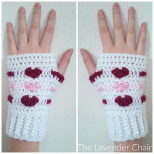 Read more about the article Love Me Tender Fingerless Gloves Crochet Pattern