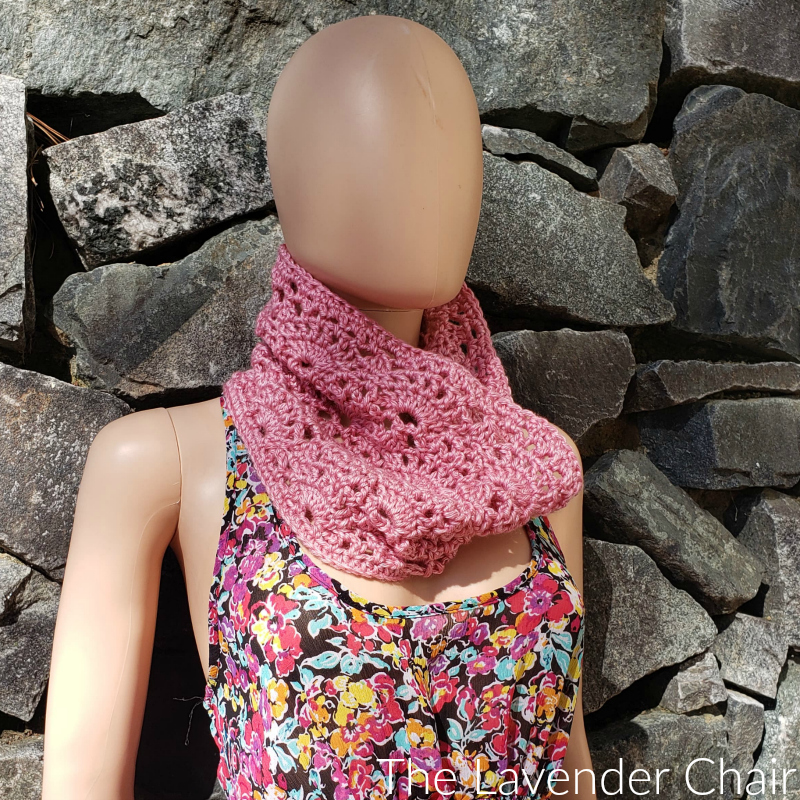 lacy Shells Cowl - Free Crochet Pattern - The Lavender Chair