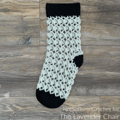 Read more about the article Sensu Fan Stocking Crochet Pattern